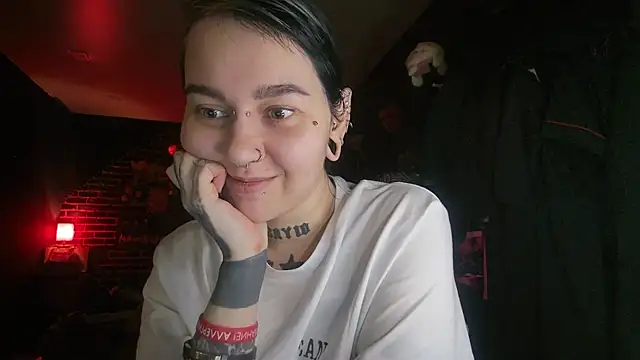 MoorderxDoll online show from December 10, 2024, 9:11 pm