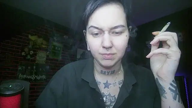 MoorderxDoll online show from February 28, 2026, 11:04 pm