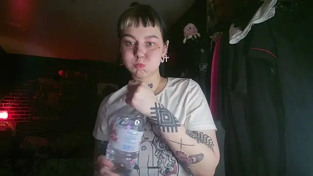 MoorderxDoll online show from February 2, 2025, 7:57 pm