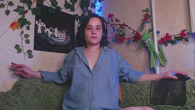 Tiny Witch online show from November 4, 2025, 10:13 pm