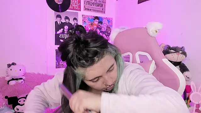 Sachi Meow online show from December 16, 2025, 5:39 pm