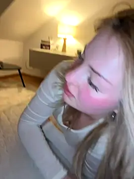 Snapshot of shymasha chatting on October 23, 2025, 8:18 pm shymasha online show from October 23, 2025, 8:18 pm