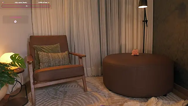 Snapshot of Miss_beee chatting on July 24, 2026, 5:42 pm Miss beee online show from July 24, 2026, 5:42 pm