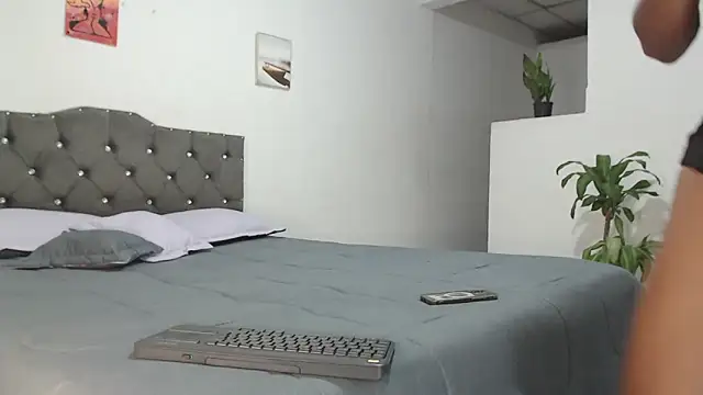 Aaronblack1  online show from March 5, 2026, 3:14 am