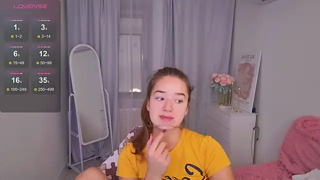 LovelyJessie online show from December 3, 2025, 1:54 pm