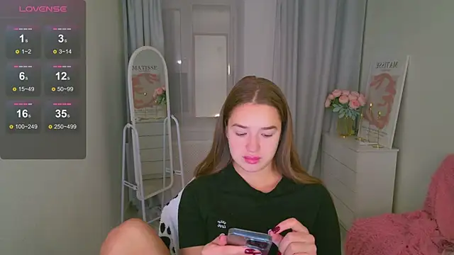 LovelyJessie online show from November 25, 2025, 2:39 pm