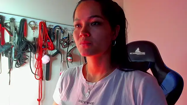 scarlet-kennedy98 online show from April 20, 2026, 8:32 pm