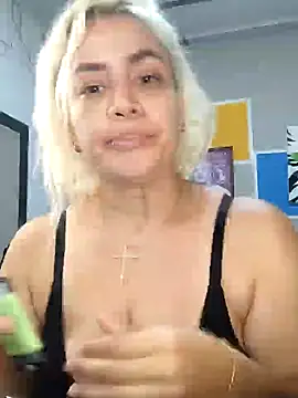 Snapshot of LuCKy_JoK chatting on February 5, 2025, 1:22 pm LuCKy JoK online show from February 5, 2025, 1:22 pm