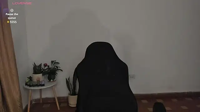 anaveleeez online show from March 12, 2025, 6:29 am