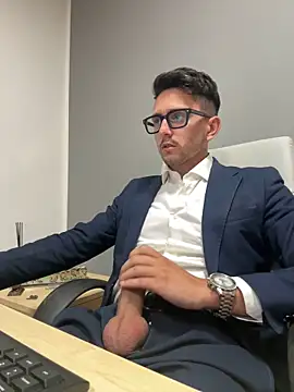 masterboss  online show from October 6, 2025, 11:33 am