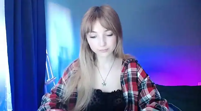 Snapshot of LuciaYoung chatting on March 20, 2025, 4:20 pm LuciaYoung online show from March 20, 2025, 4:20 pm