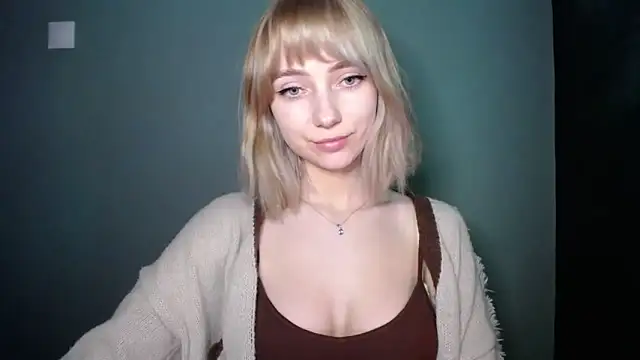 LuciaYoung online show from March 4, 2026, 7:21 pm