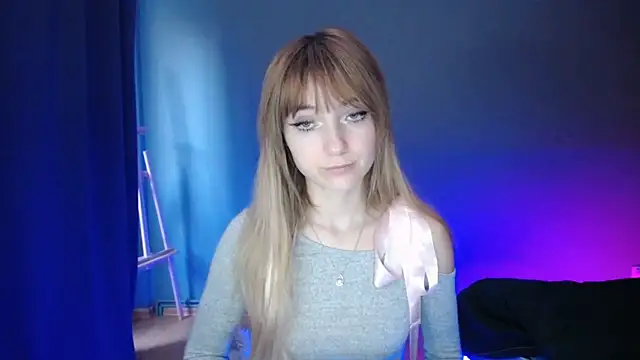 Snapshot of LuciaYoung chatting on March 19, 2025, 4:34 pm LuciaYoung online show from March 19, 2025, 4:34 pm