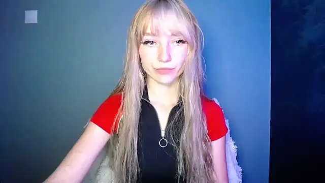 Snapshot of LuciaYoung chatting on September 14, 2025, 6:52 pm LuciaYoung online show from September 14, 2025, 6:52 pm