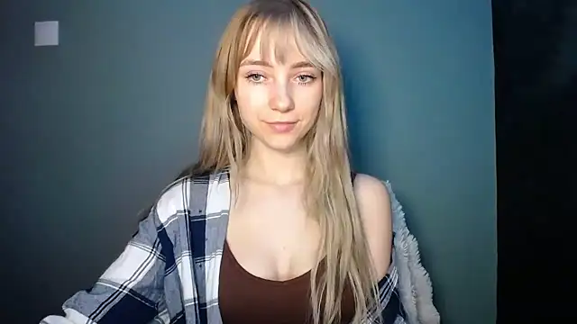 LuciaYoung online show from February 2, 2026, 8:08 pm