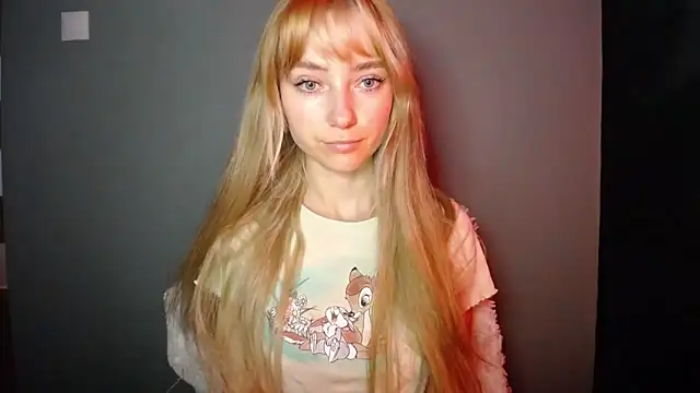 Snapshot of LuciaYoung chatting on September 29, 2025, 6:31 am LuciaYoung online show from September 29, 2025, 6:31 am