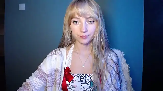 Snapshot of LuciaYoung chatting on October 4, 2025, 6:20 pm LuciaYoung online show from October 4, 2025, 6:20 pm