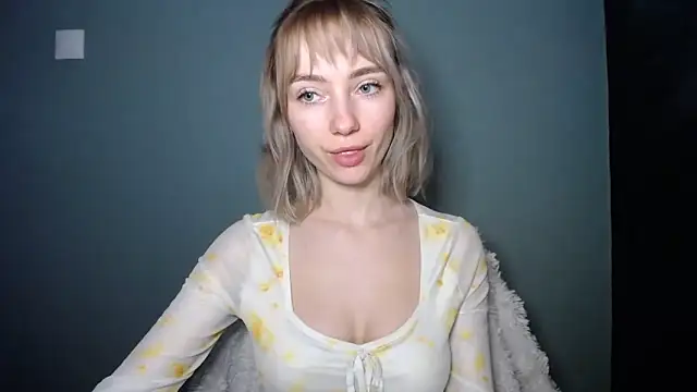 LuciaYoung online show from February 18, 2026, 1:18 pm