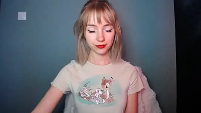 LuciaYoung online show from February 22, 2026, 7:33 am