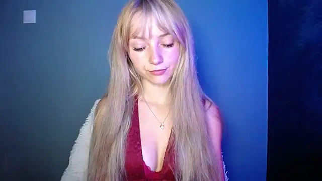 Snapshot of LuciaYoung chatting on September 15, 2025, 6:58 am LuciaYoung online show from September 15, 2025, 6:58 am