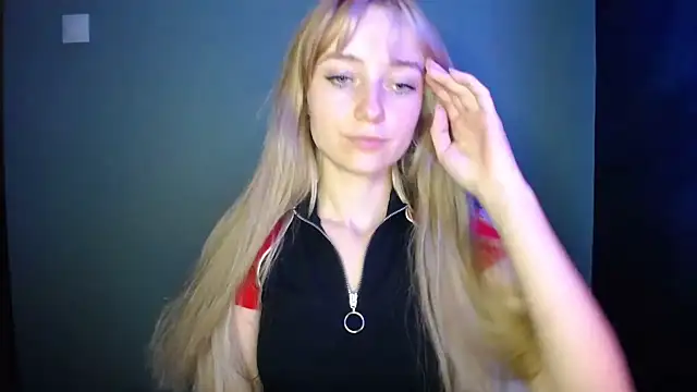 Snapshot of LuciaYoung chatting on September 27, 2025, 7:20 pm LuciaYoung online show from September 27, 2025, 7:20 pm