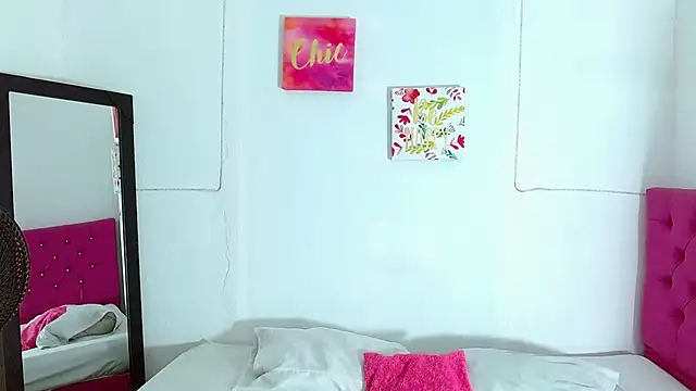 Snapshot of colombianmilf_ chatting on January 13, 2025, 9:52 pm colombianmilf online show from January 13, 2025, 9:52 pm