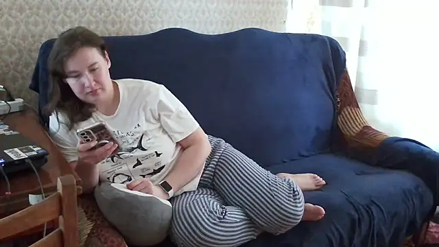 Snapshot of franceska_blue chatting on November 10, 2025, 10:20 am franceska blue online show from November 10, 2025, 10:20 am