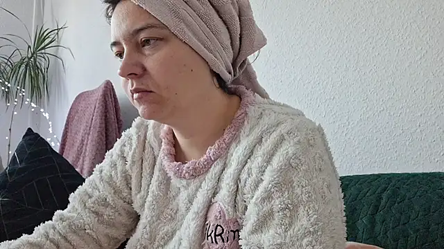 Cyndee Winter online show from November 23, 2025, 8:35 am