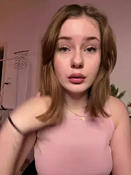Snapshot of MaribelRiver chatting on February 19, 2025, 9:14 pm MaribelRiver online show from February 19, 2025, 9:14 pm