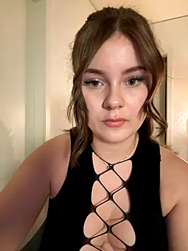 MaribelRiver online show from November 14, 2025, 5:27 pm