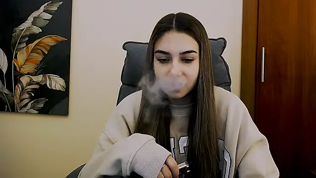 Snapshot of Lili_magic chatting on February 23, 2025, 12:37 pm Lili magic online show from February 23, 2025, 12:37 pm