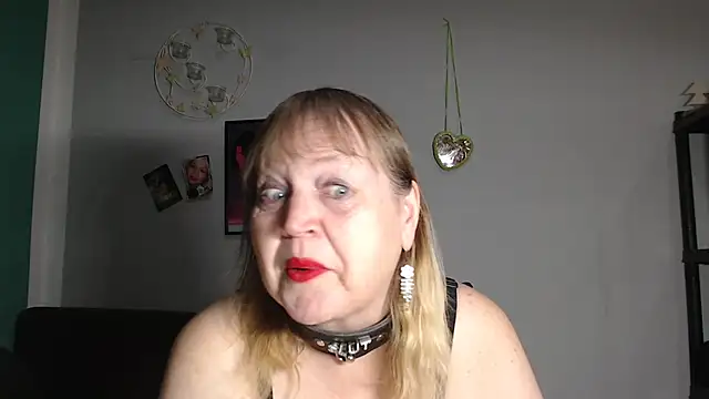 Snapshot of Blasflittchen chatting on November 8, 2025, 9:51 pm Blasflittchen online show from November 8, 2025, 9:51 pm