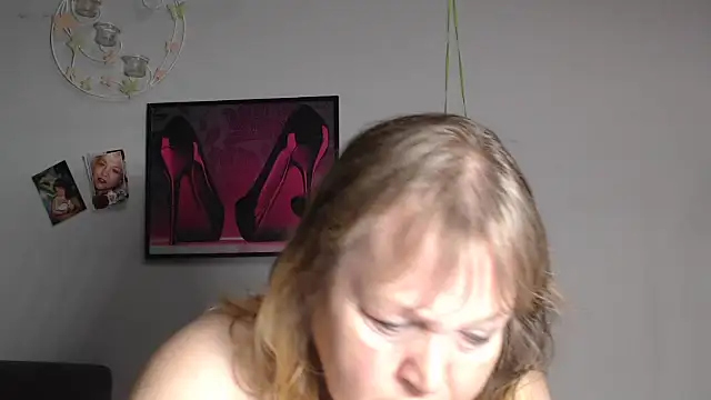 Snapshot of Blasflittchen chatting on November 16, 2025, 8:57 pm Blasflittchen online show from November 16, 2025, 8:57 pm