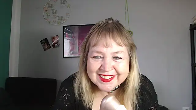 Snapshot of Blasflittchen chatting on November 4, 2025, 10:30 am Blasflittchen online show from November 4, 2025, 10:30 am