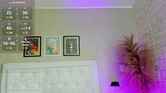 emma  smith1 online show from April 22, 2026, 12:23 pm