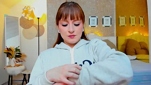 Snapshot of HalaanaTendeer chatting on September 29, 2025, 12:00 pm HalaanaTendeer online show from September 29, 2025, 12:00 pm