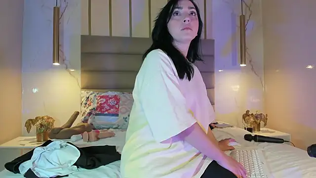 LIAH IZUMI online show from February 11, 2026, 1:22 pm