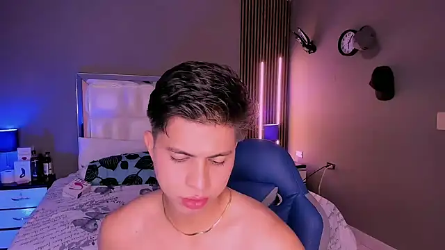 Snapshot of Niicky1_ chatting on March 21, 2025, 9:45 pm Niicky1 online show from March 21, 2025, 9:45 pm