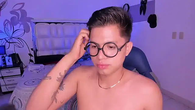 Snapshot of Niicky1_ chatting on February 13, 2025, 12:35 am Niicky1 online show from February 13, 2025, 12:35 am