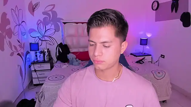 Snapshot of Niicky1_ chatting on February 13, 2025, 9:27 pm Niicky1 online show from February 13, 2025, 9:27 pm