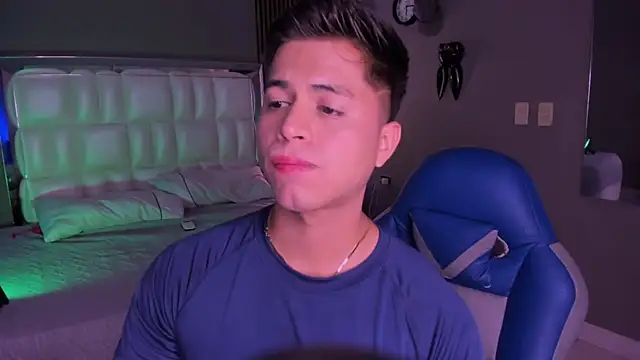 Snapshot of Niicky1_ chatting on September 16, 2025, 8:43 pm Niicky1 online show from September 16, 2025, 8:43 pm