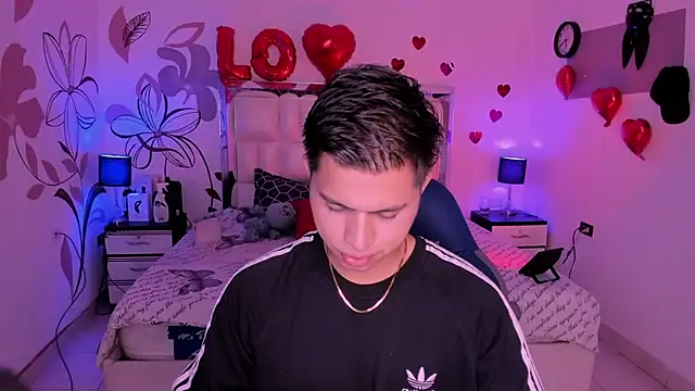 Snapshot of Niicky1_ chatting on February 16, 2025, 8:33 pm Niicky1 online show from February 16, 2025, 8:33 pm