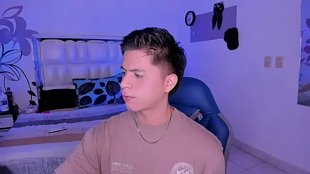 Snapshot of Niicky1_ chatting on March 1, 2025, 9:04 pm Niicky1 online show from March 1, 2025, 9:04 pm