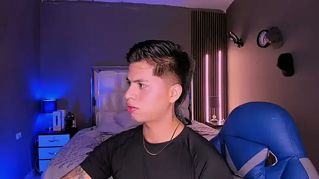 Snapshot of Niicky1_ chatting on March 18, 2025, 9:10 pm Niicky1 online show from March 18, 2025, 9:10 pm