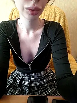 Elza kom online show from March 10, 2026, 4:49 am