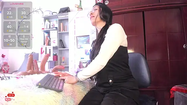 Rapunzeell  online show from April 1, 2026, 8:39 pm