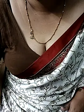 Snapshot of Omana-kutty chatting on February 18, 2025, 6:37 am Omana-kutty online show from February 18, 2025, 6:37 am