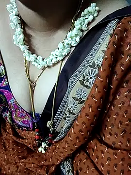 Snapshot of Omana-kutty chatting on February 12, 2025, 5:05 pm Omana-kutty online show from February 12, 2025, 5:05 pm