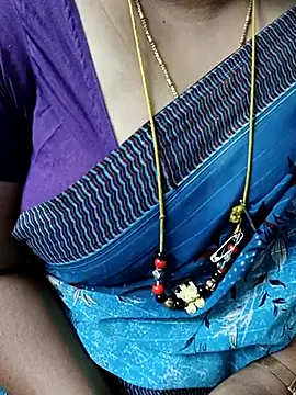 Snapshot of Omana-kutty chatting on February 24, 2025, 1:53 pm Omana-kutty online show from February 24, 2025, 1:53 pm