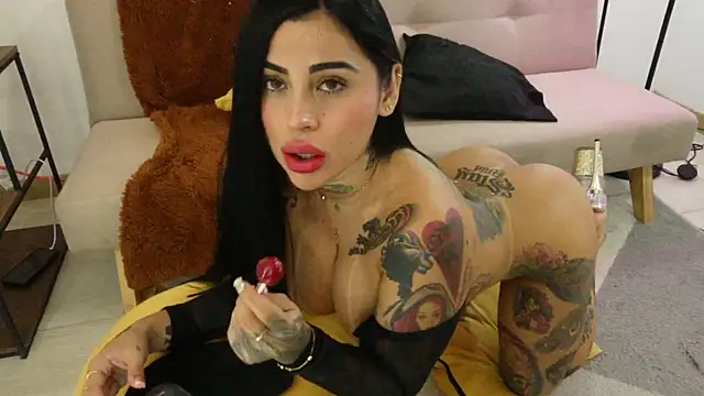 Sofhia cruz online show from November 18, 2025, 11:59 pm